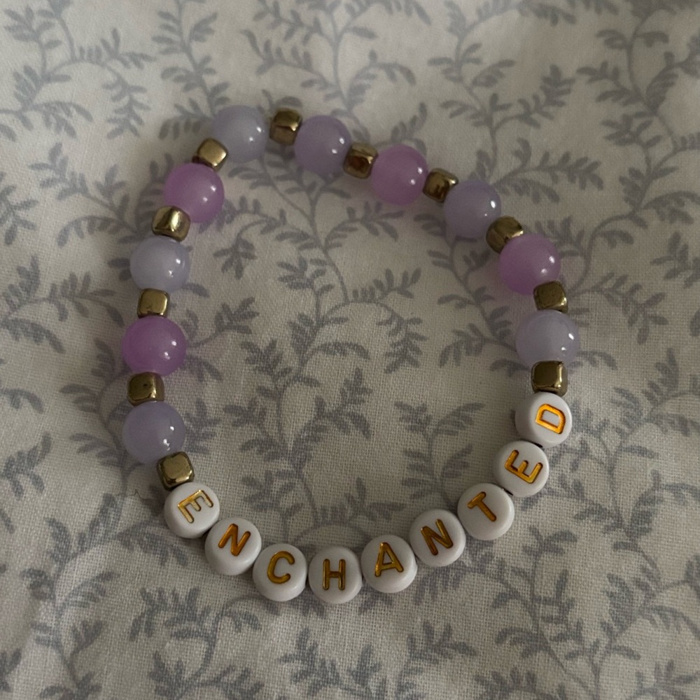 Taylor Swift Enchanted friendship bracelet